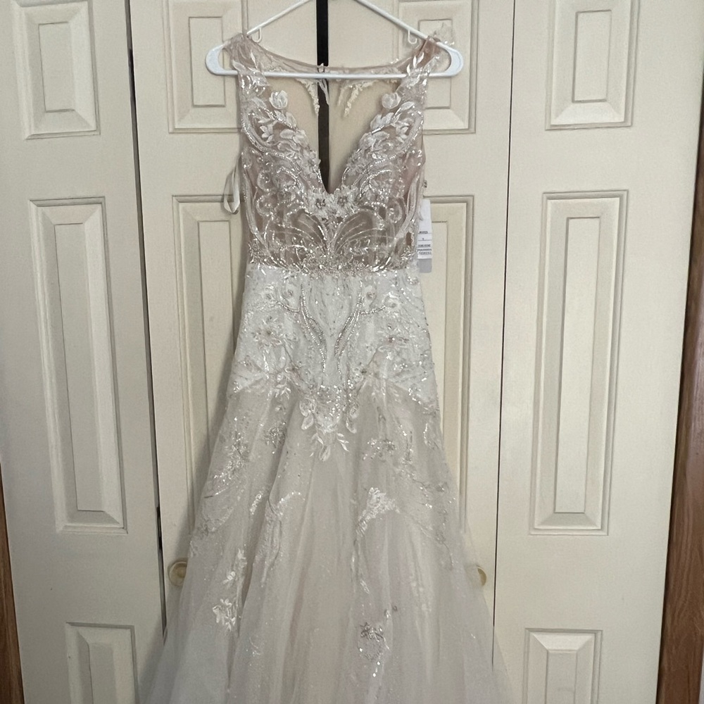 NWT Galina Signature Size 4 wedding dress